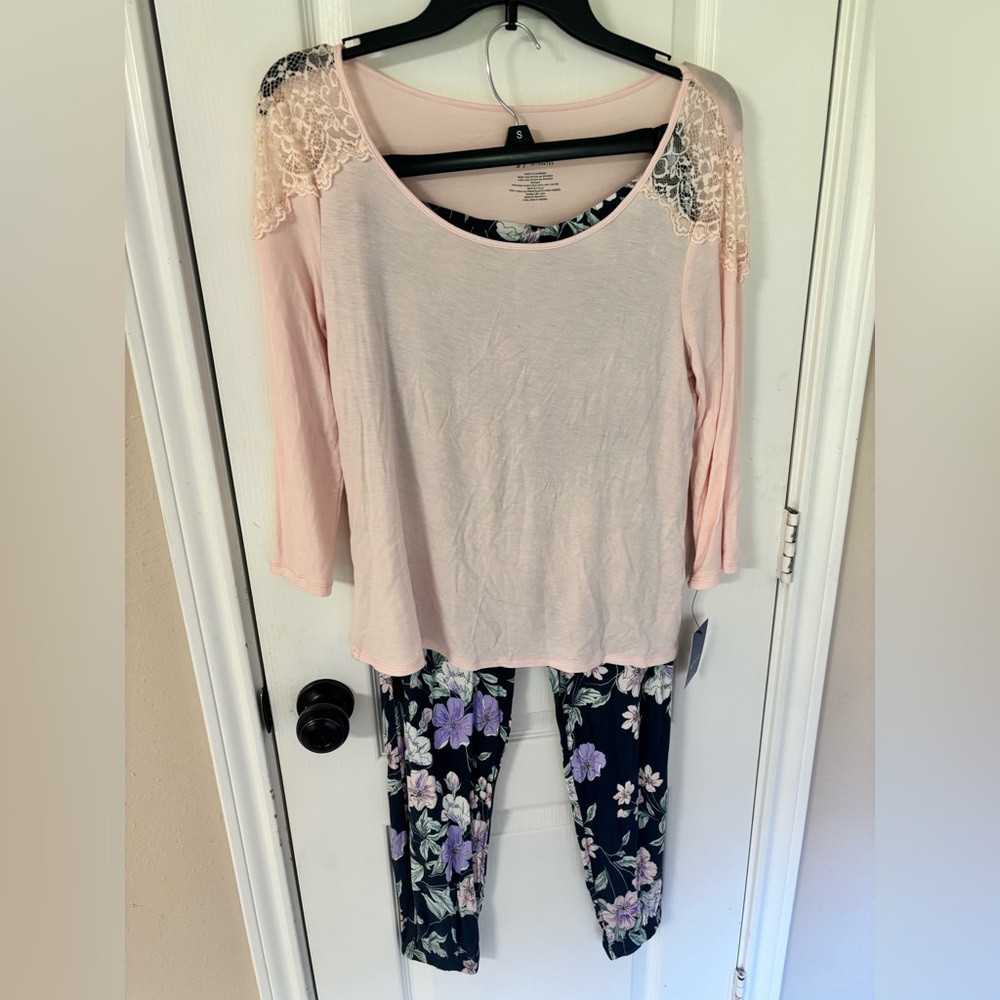 Apt. 9 Pale Pink Lace 2 Piece Set Top with Floral Pajama Pants Women’s‎ Size Sm